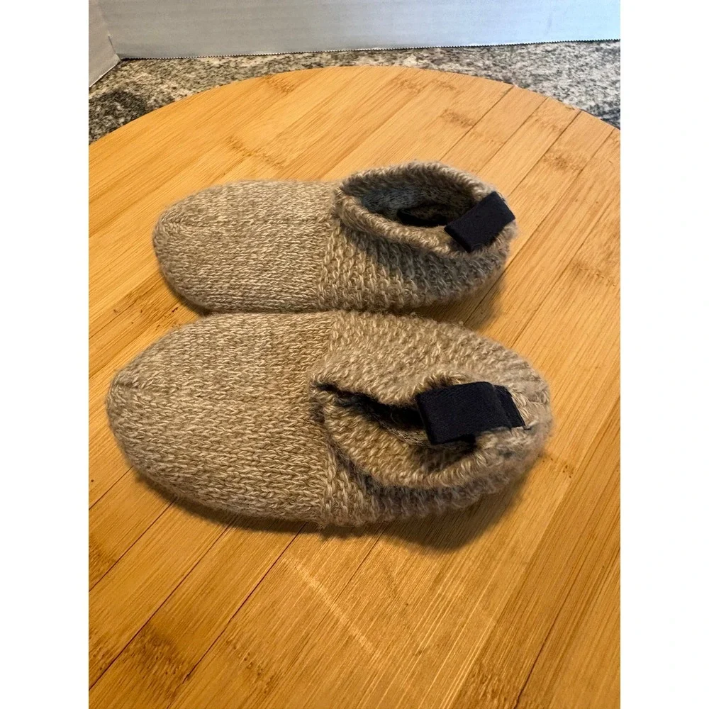 Bombas Toddler Gripper Slippers Oatmeal Beige Knit House‎ Shoes Size 5-7 Toddler